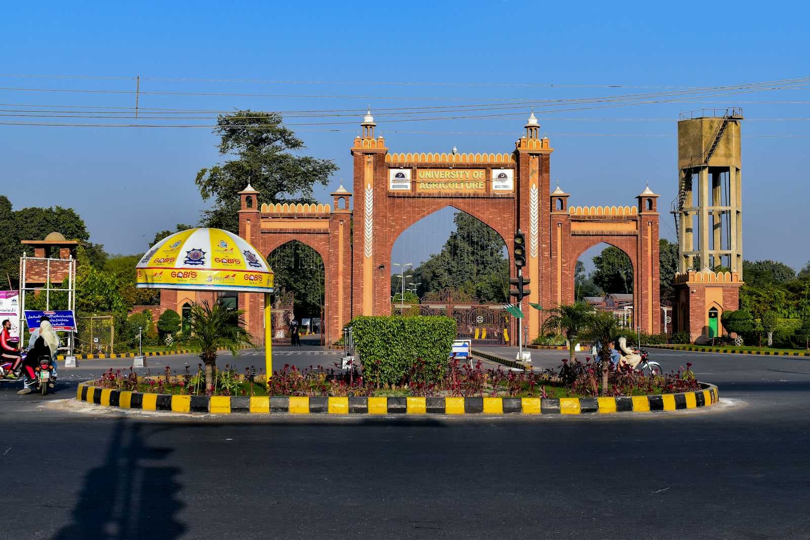 Faisalabad Calling! Find Your Perfect Hotel with Ticket Planet 🇵🇰