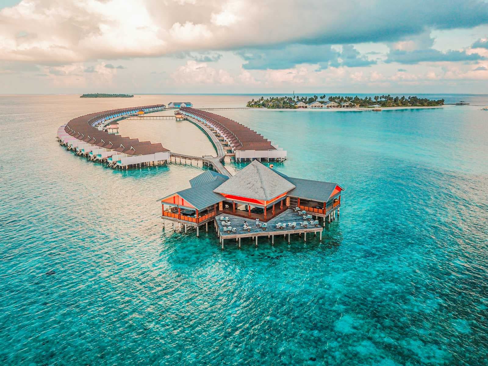 Paradise Awaits! Find the Best Deals on Maldives to Lahore Flights with Ticket Planet 🇵🇰✈️