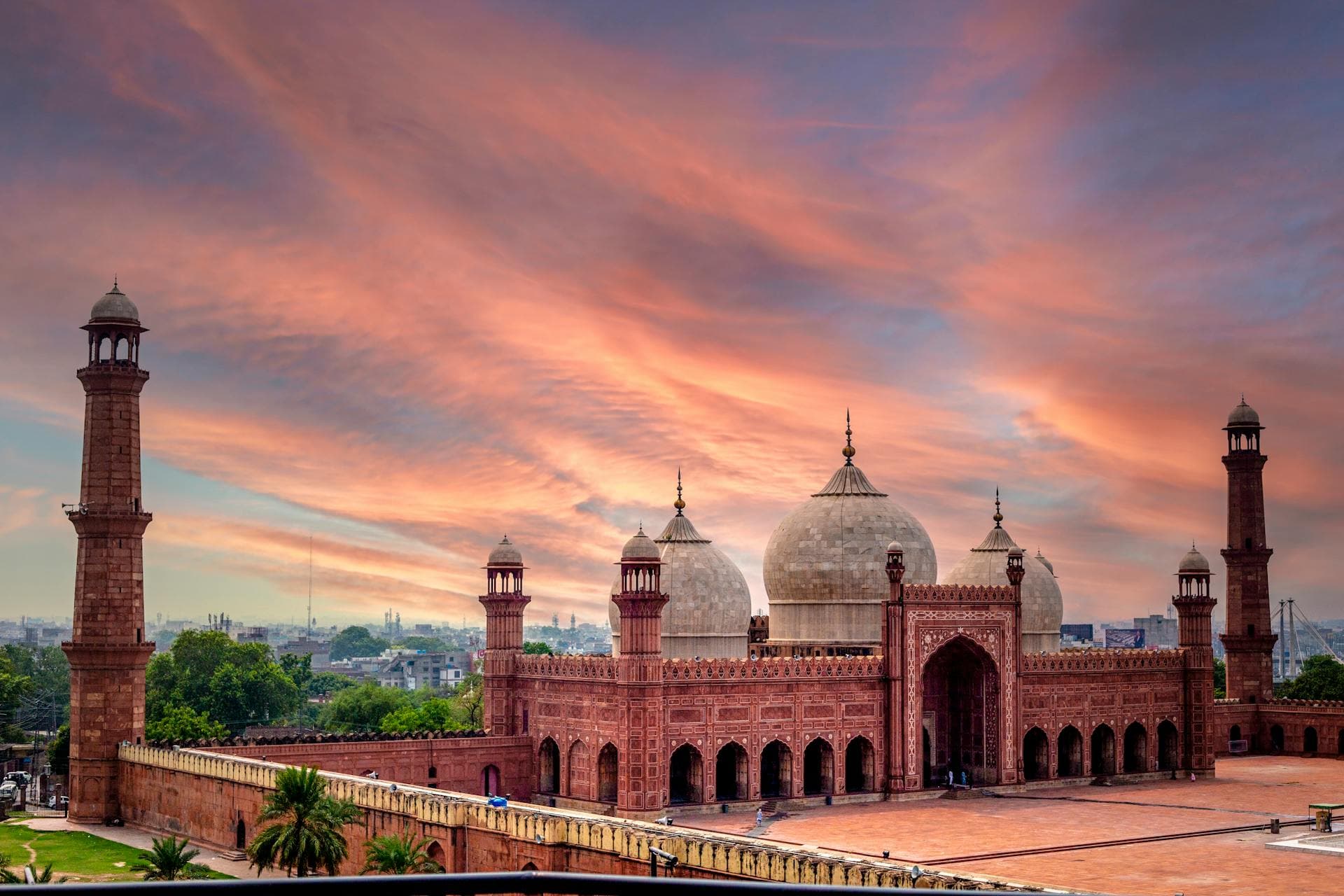 Mughal Marvel: Unveiling the Enchanting Badshahi Masjid in Lahore